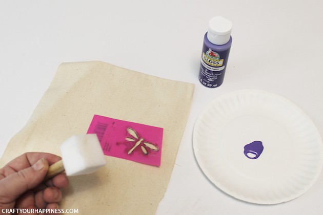 Here's a quick way to make stencil sponges, or as they are sometimes called stipplers. All you need is a dowel, glue, scissors and a foam sponge!