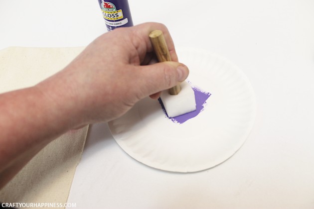 Here's a quick way to make stencil sponges, or as they are sometimes called stipplers. All you need is a dowel, glue, scissors and a foam sponge!