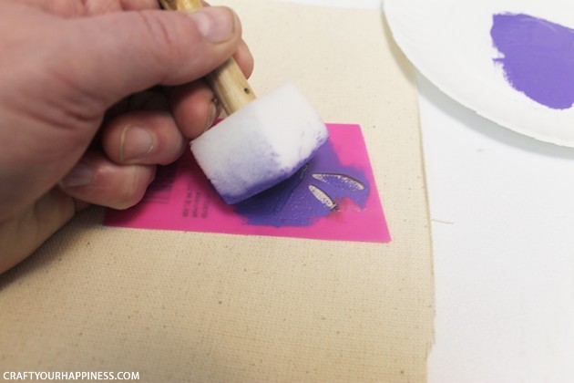 Here's a quick way to make stencil sponges, or as they are sometimes called stipplers. All you need is a dowel, glue, scissors and a foam sponge!