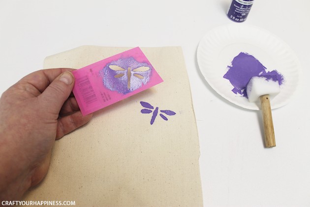 Here's a quick way to make stencil sponges, or as they are sometimes called stipplers. All you need is a dowel, glue, scissors and a foam sponge!