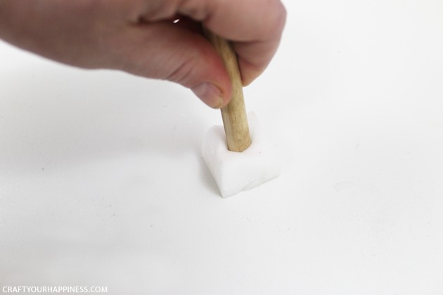 Here's a quick way to make stencil sponges, or as they are sometimes called stipplers. All you need is a dowel, glue, scissors and a foam sponge!