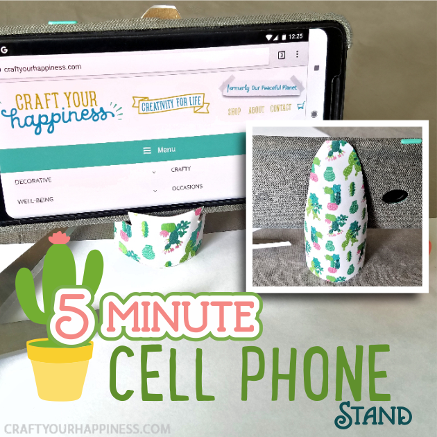 From trash to treasure, this simple upcycle project turns a toilet paper roll into a beautiful DIY cell phone stand in under 5 minutes. Free print download!