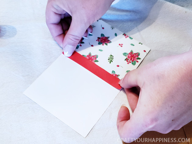 Add extra cheer to your holiday meals with our 7 FREE Christmas printables utensil pouches! Quick & easy to make, plastic utensils never looked so good!