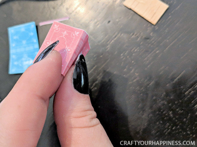 You won't believe how quick and easy it is to make miniature books with a large craft stick, some paper, glue & our free printable full of book covers!