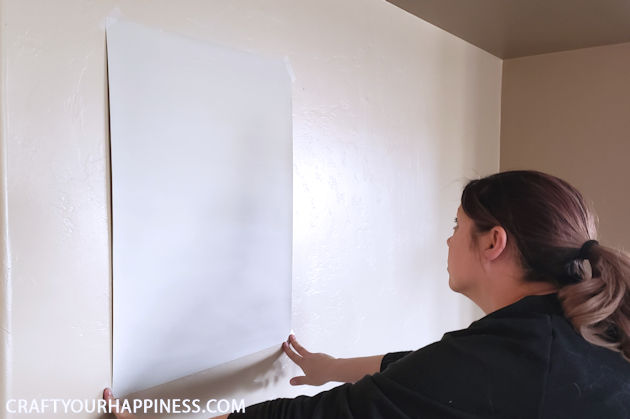 Use this awesome trick to test out different paint colors for your walls without painting swatches directly onto them! PLUS download a FREE paint planner!