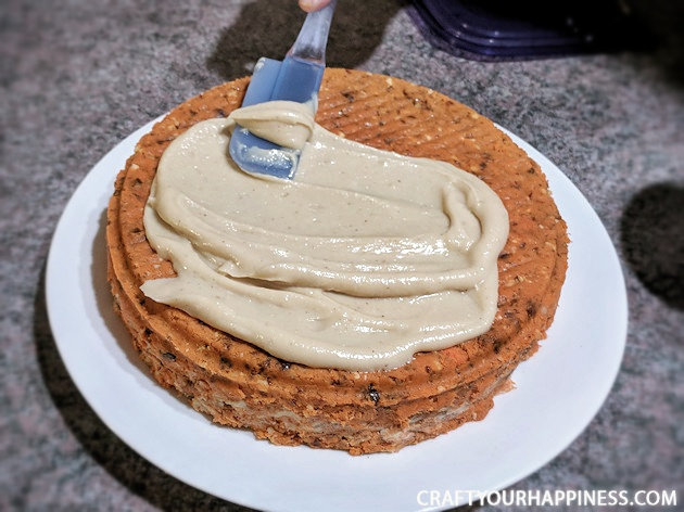 This healthy raw carrot cake recipe is perfect for all you plant eaters and vegans out there and also those who want a decadent dessert without the guilt. 