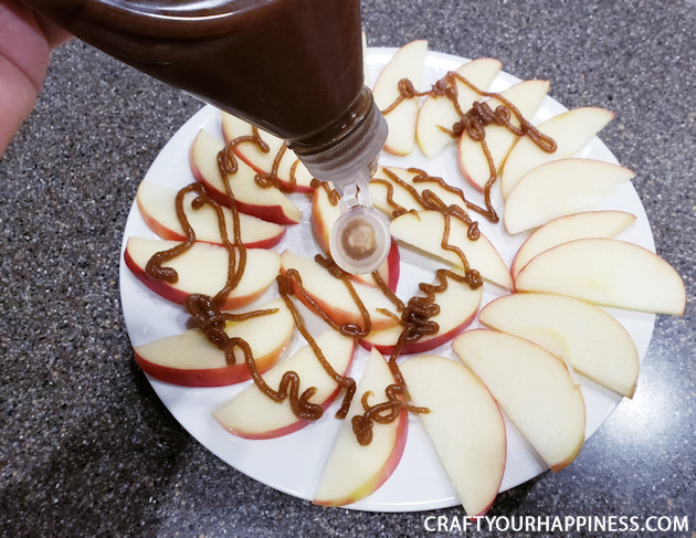 Our delicious Apple Nachos Supreme dessert recipe is perfect for parties, movie night or a healthy snack for kids. Includes our fabulous date caramel sauce!