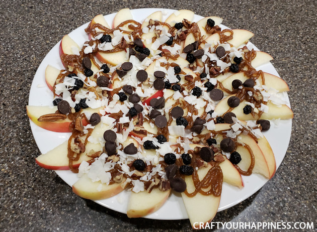 Our delicious Apple Nachos Supreme dessert recipe is perfect for parties, movie night or a healthy snack for kids. Includes our fabulous date caramel sauce!