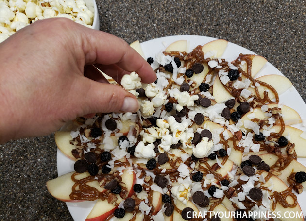 Our delicious Apple Nachos Supreme dessert recipe is perfect for parties, movie night or a healthy snack for kids. Includes our fabulous date caramel sauce!