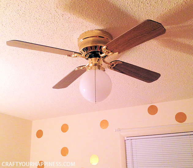 This is the one of the most simple ceiling fan makeovers ever! All you need is some ceiling party bling! Three mini hooks and voila! Gorgeous ceiling light!