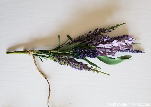 This simple DIY Woodland Decor decor brings bit of the outdoors into your home. Its lost cost or even free to make. Use real lavender or any other herbs. 