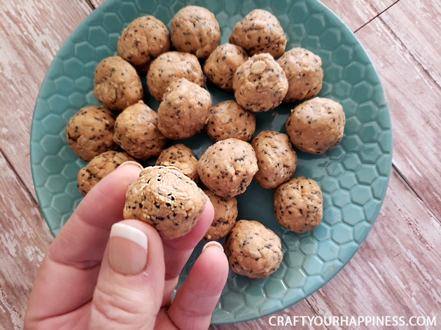 Learn how to make a delicious vegan snack using our quick healthy plant-based maca energy balls snack recipe. 