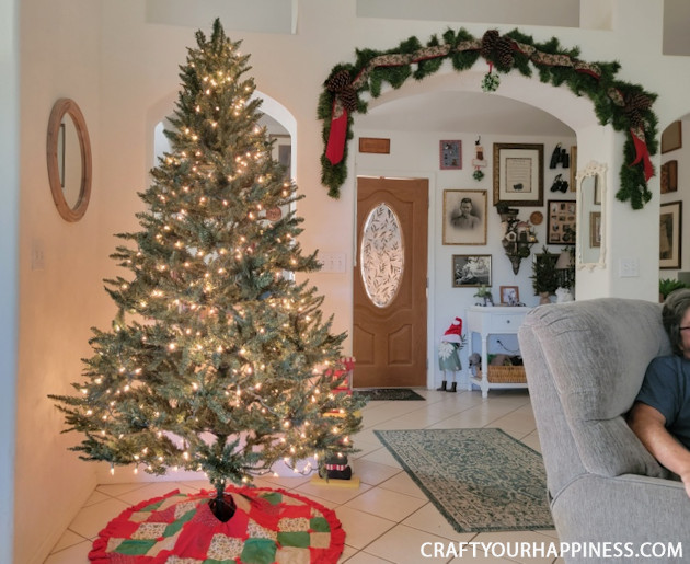 DIY paint your own wood slices Christmas ornaments for an earthy whimsical holiday vibe! You can buy the discs or cut your own!