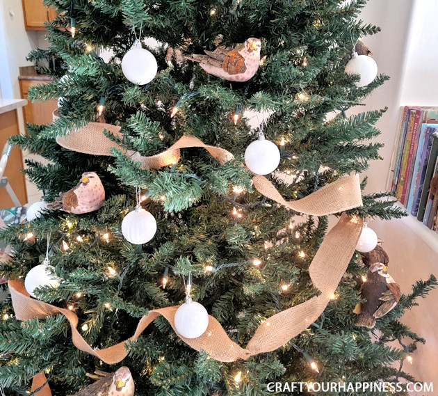 6 DIY Christmas decorations with wooden discs 