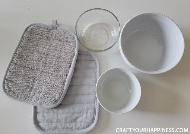 Make a DIY bowl cozy using a $2 hot pad! No more burned fingers trying to get a hot bowl out of the microwave. (No sewing machine needed!)