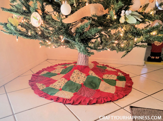 If you have an artificial Christmas tree without a fake tree trunk cover for the bottom we've got a quick inexpensive fix! We even have a printable version!