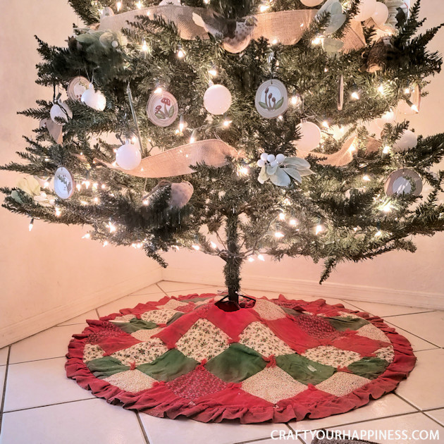 If you have an artificial Christmas tree without a fake tree trunk cover for the bottom we've got a quick inexpensive fix! We even have a printable version!